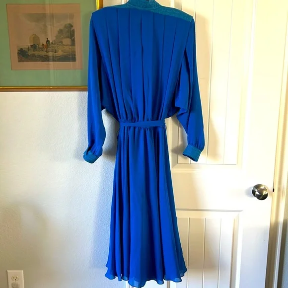 Vintage Beautiful Blue Pierre Cardin 100% silk dress - Picture 10 of 10
